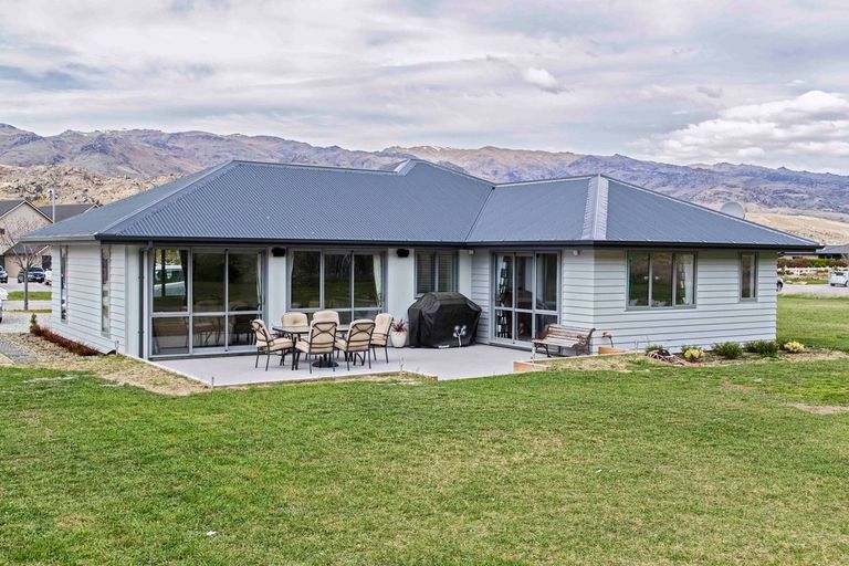 Photo of property in 24 Perriam Place, Mount Pisa, Cromwell, 9383