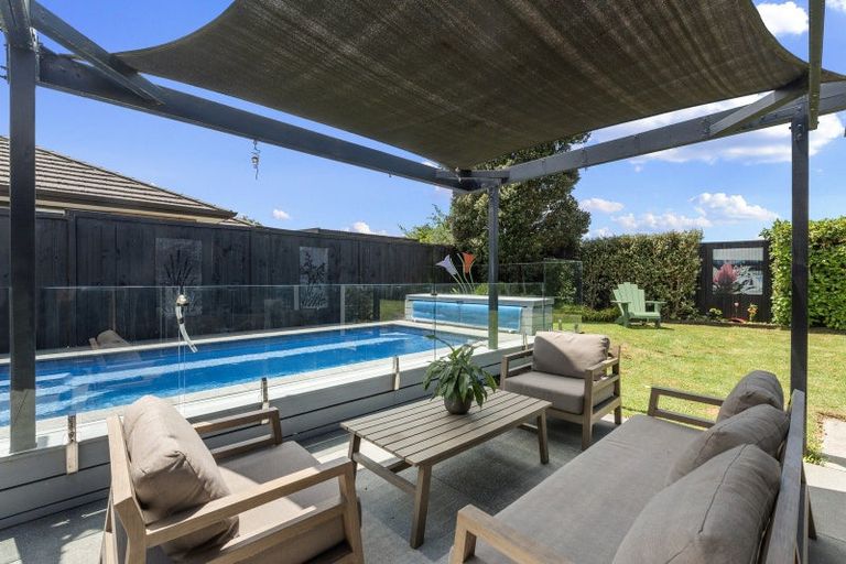 Photo of property in 15 Pohutukawa Parade, Riverhead, 0820