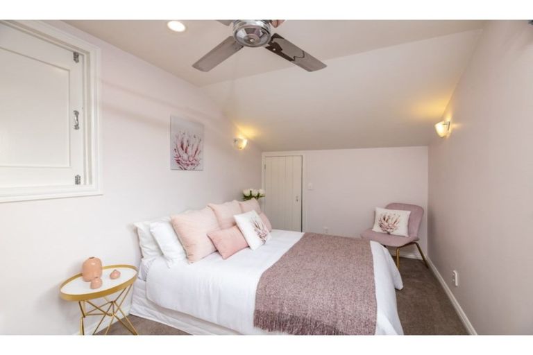 Photo of property in 2/96 Kerrs Road, Avonside, Christchurch, 8061