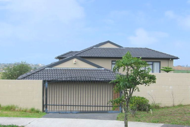 Photo of property in 13 Carrowmore, Pinehill, Auckland, 0632