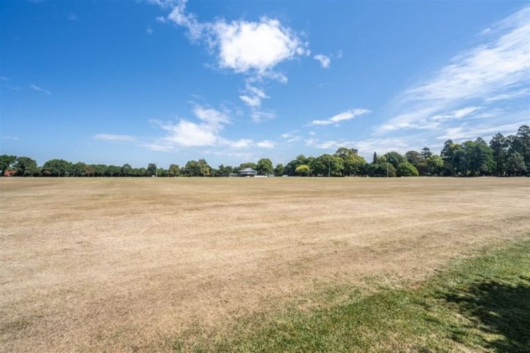 Photo of property in 277 Memorial Avenue, Burnside, Christchurch, 8053