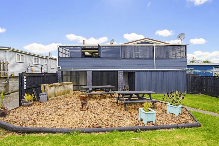 Photo of property in 79 Park Avenue, Waitarere Beach, Levin, 5510