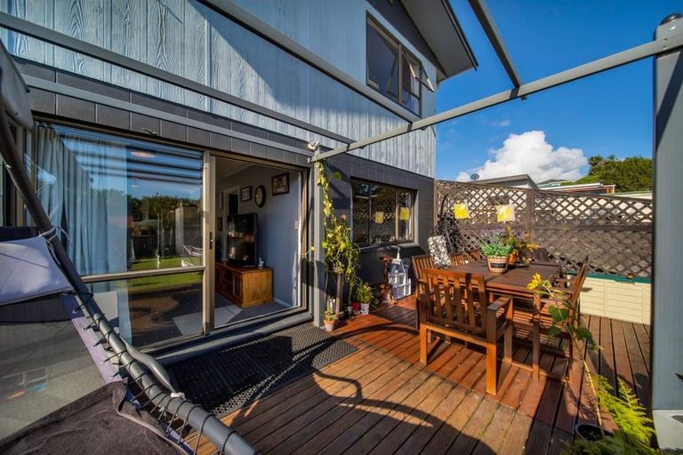 Photo of property in 84 Pioneer Road, Moturoa, New Plymouth, 4310