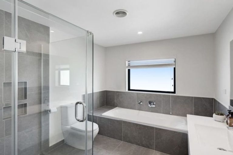 Photo of property in 26 Papa Orchard Drive, Kumeu, 0810