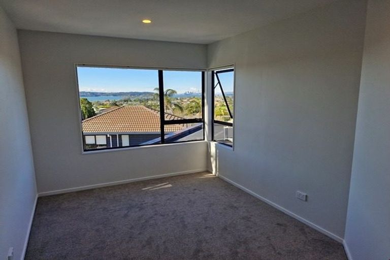 Photo of property in 12 Westergrove Place, West Harbour, Auckland, 0618