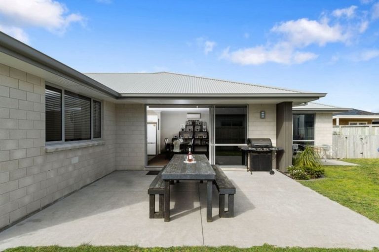 Photo of property in 18 Raiha Street, Papamoa Beach, Papamoa, 3118