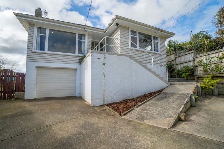 Photo of property in 10a Larsen Crescent, Tawa, Wellington, 5028