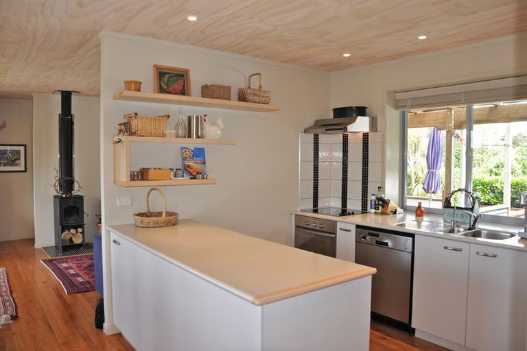 Photo of property in 22 Kendale Drive, Leigh, 0985