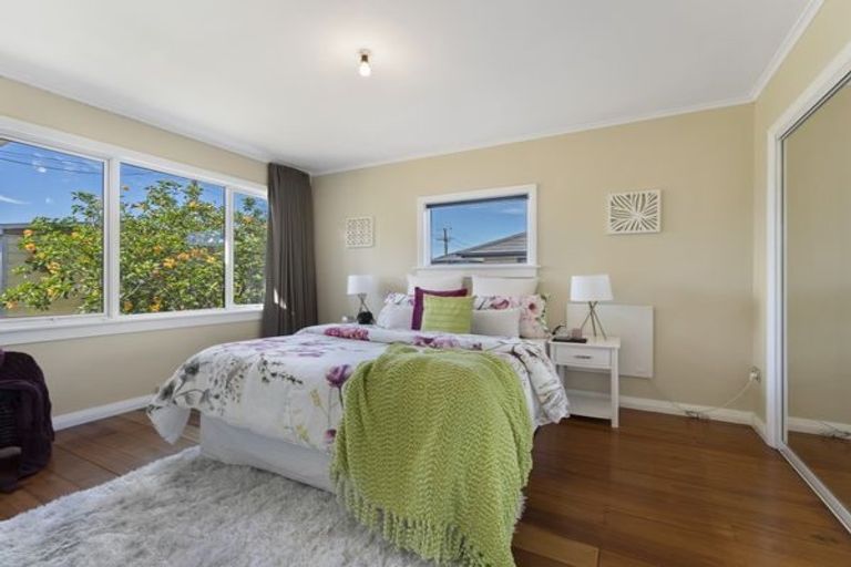 Photo of property in 52 Wallace Place, Westown, New Plymouth, 4310