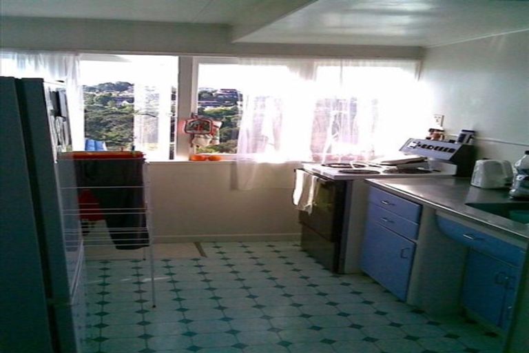 Photo of property in 51 Onewa Road, Northcote, Auckland, 0627