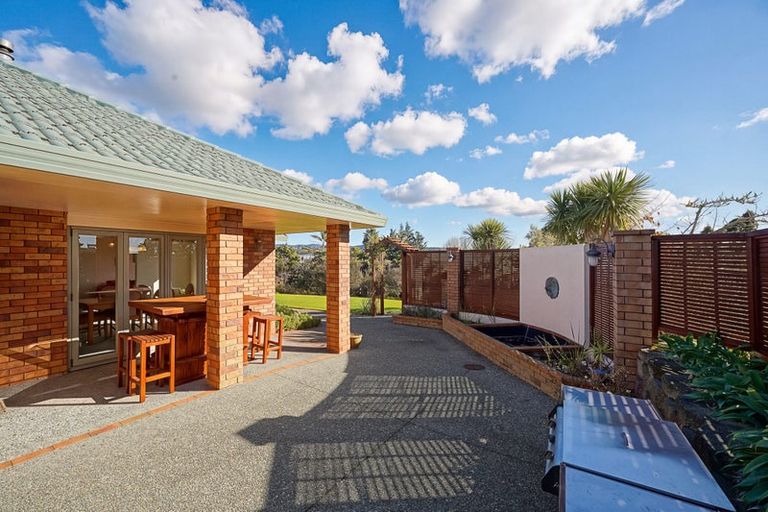 Photo of property in 2 Burgundy Park Avenue, Henderson, Auckland, 0612