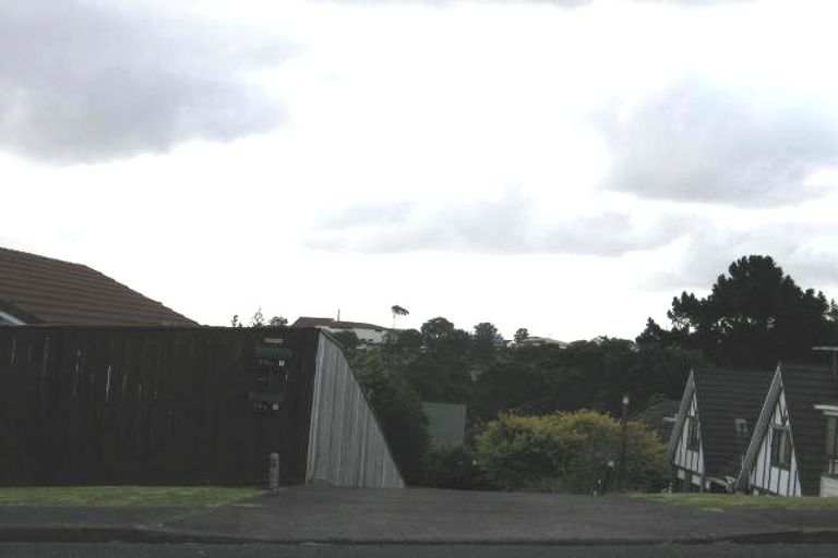 Photo of property in 2/18a Sunnynook Road, Sunnynook, Auckland, 0620