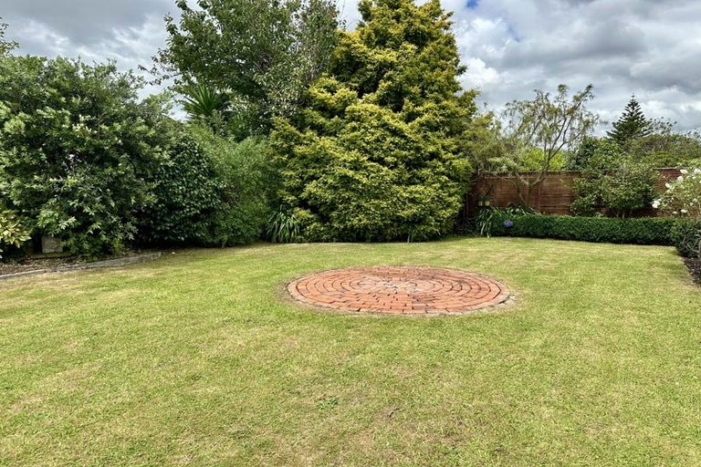 Photo of property in 42 Puriri Terrace, Roslyn, Palmerston North, 4414