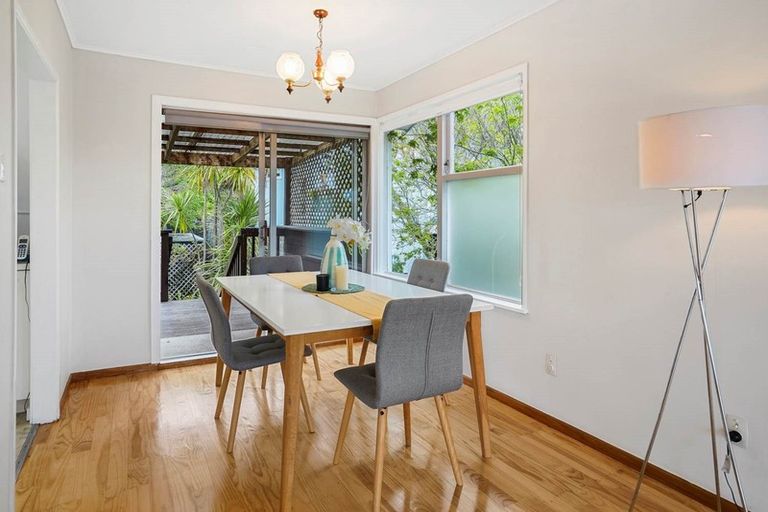 Photo of property in 24 Manhattan Heights, Glendene, Auckland, 0602