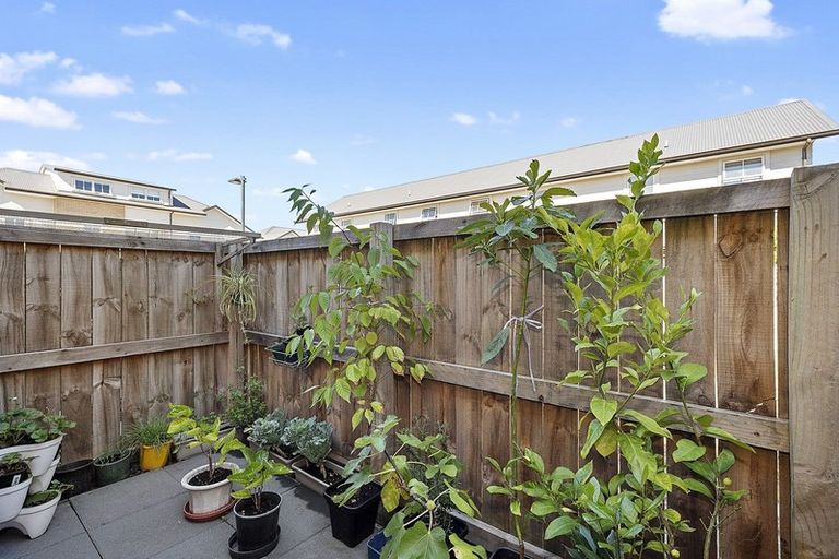 Photo of property in 2 Chiefs Court, Hamilton East, Hamilton, 3216