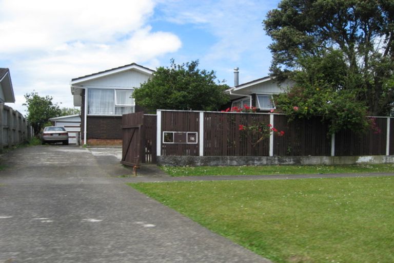 Photo of property in 18 Staverton Crescent, Mangere, Auckland, 2022