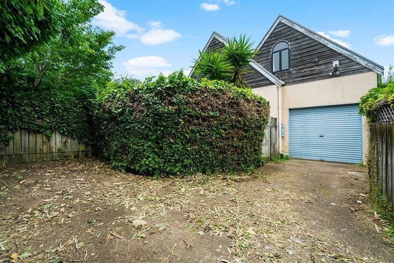 Photo of property in 1b Pelham Avenue, Point Chevalier, Auckland, 1022