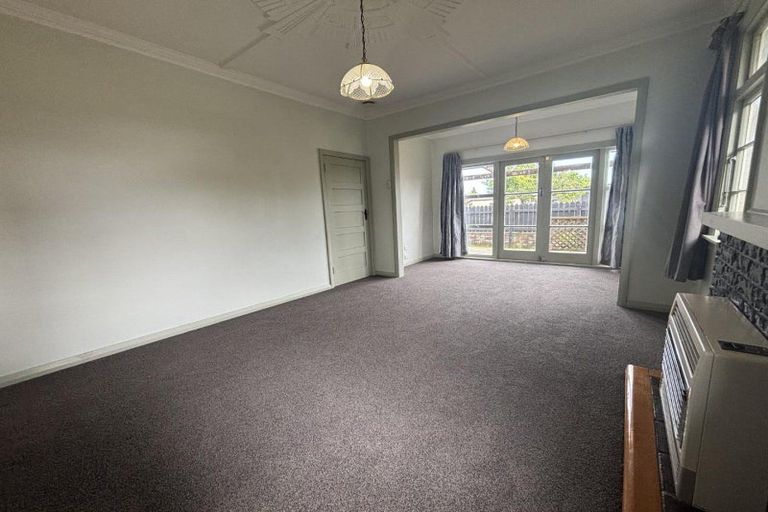 Photo of property in 17 Wallath Road, Westown, New Plymouth, 4310