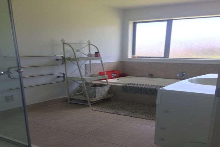 Photo of property in 31 Ina Ville Drive, Pukekohe, 2120