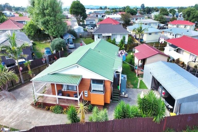 Photo of property in 28 Dungarvon Place, Clendon Park, Auckland, 2103