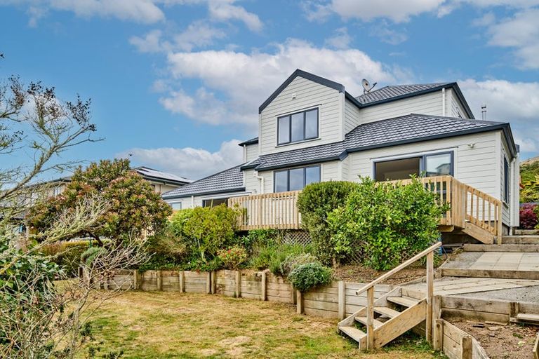 Photo of property in 32 Amesbury Drive, Churton Park, Wellington, 6037