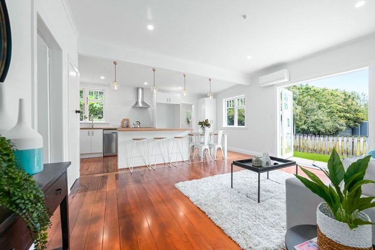 Photo of property in 1-2/6a Pohutukawa Street, Woburn, Lower Hutt, 5010