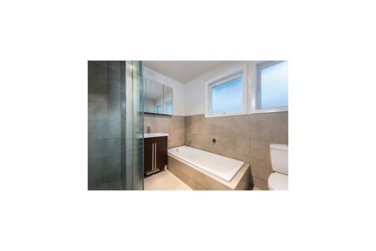 Photo of property in 8 Taumata Road, Castor Bay, Auckland, 0620