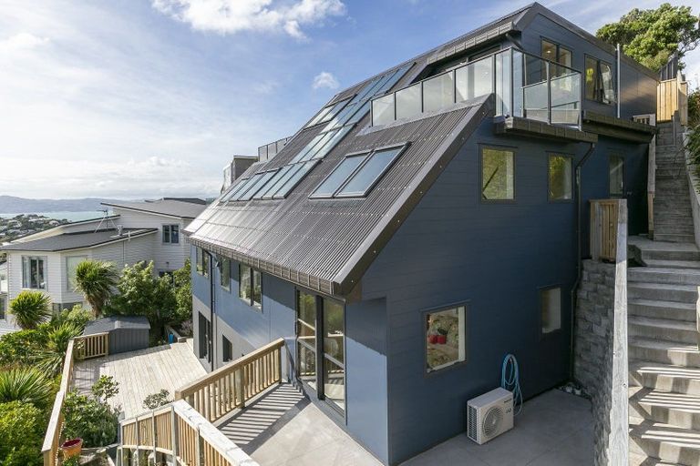 Photo of property in 83d Seatoun Heights Road, Seatoun, Wellington, 6022