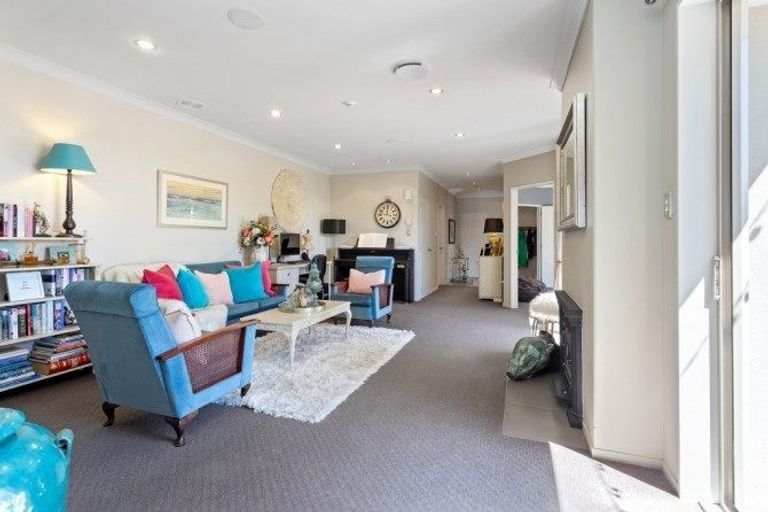 Photo of property in 2 Oakwood Drive, Rangiora, 7400