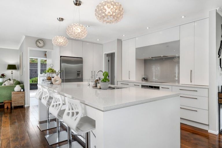 Photo of property in 11 Holly Way, Sunnyhills, Auckland, 2010