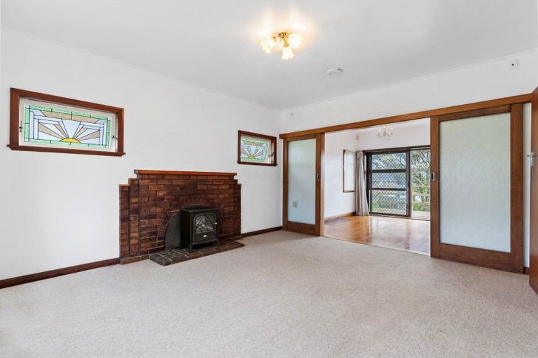 Photo of property in 33 St Michaels Avenue, Point Chevalier, Auckland, 1022
