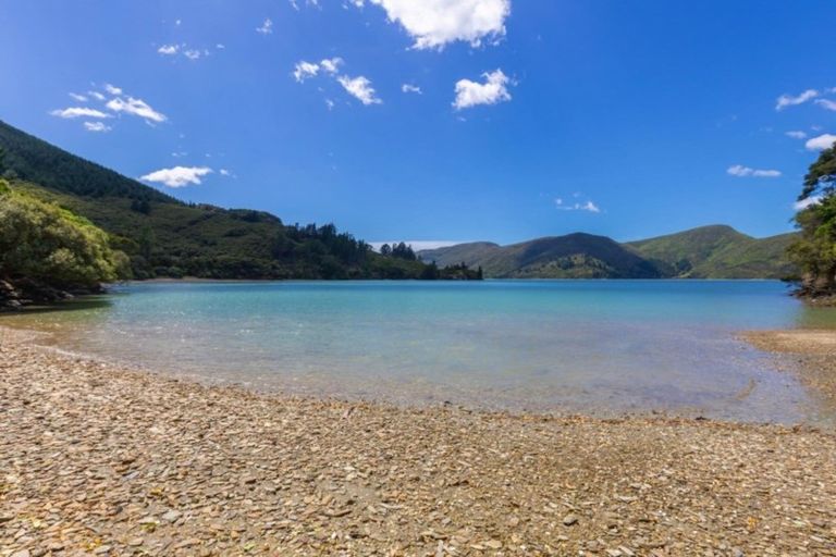 Photo of property in 5092 Kenepuru Road, Ohauparuparu Bay, Picton, 7282