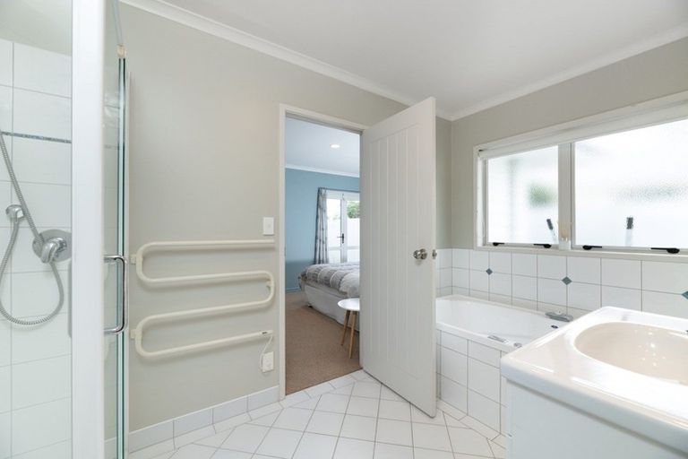 Photo of property in 18 Sovereign Drive, Papamoa Beach, Papamoa, 3118