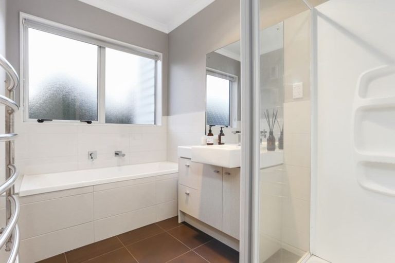 Photo of property in 6 Whares Court, Silverdale, 0932