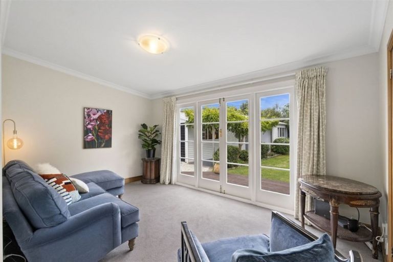 Photo of property in 17 Martin Avenue, Beckenham, Christchurch, 8023