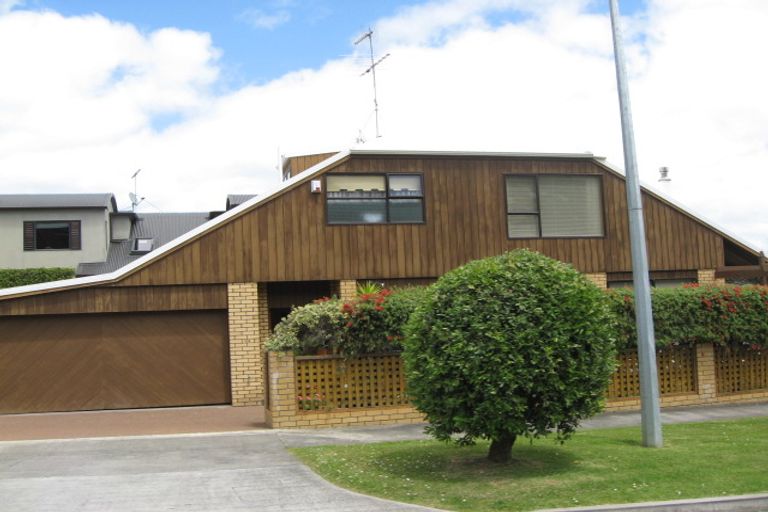 Photo of property in 104 Tindalls Bay Road, Tindalls Beach, Whangaparaoa, 0930
