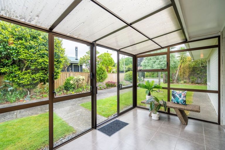 Photo of property in 8 Leybourne Avenue, Waikanae, 5036