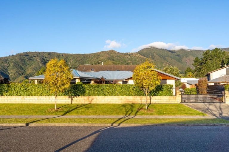 Photo of property in 6 Admiralty Place, Waikawa, Picton, 7220