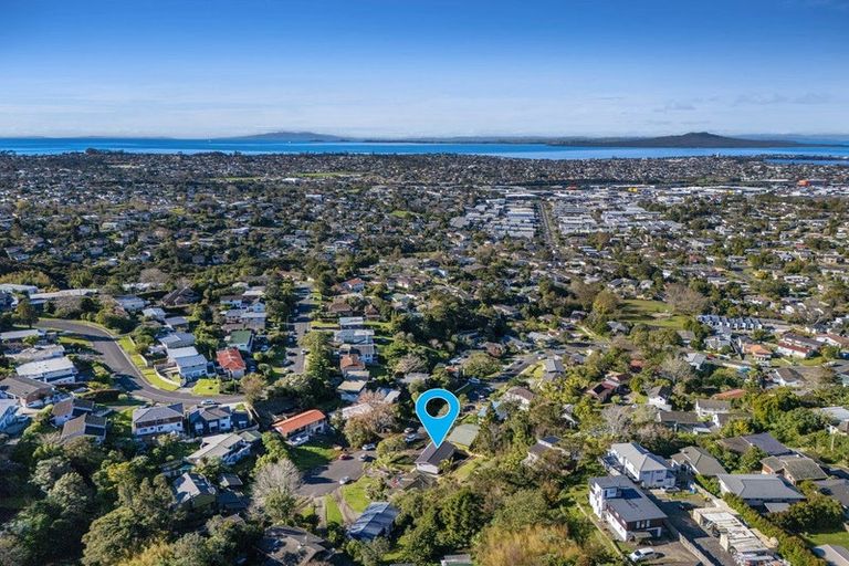 Photo of property in 82 Ayton Drive, Totara Vale, Auckland, 0629