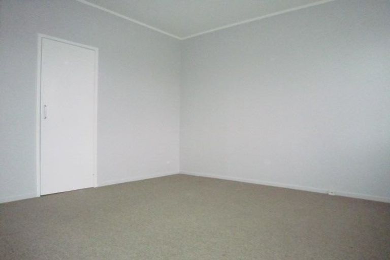 Photo of property in 38 Thornlow Street, Glendene, Auckland, 0602