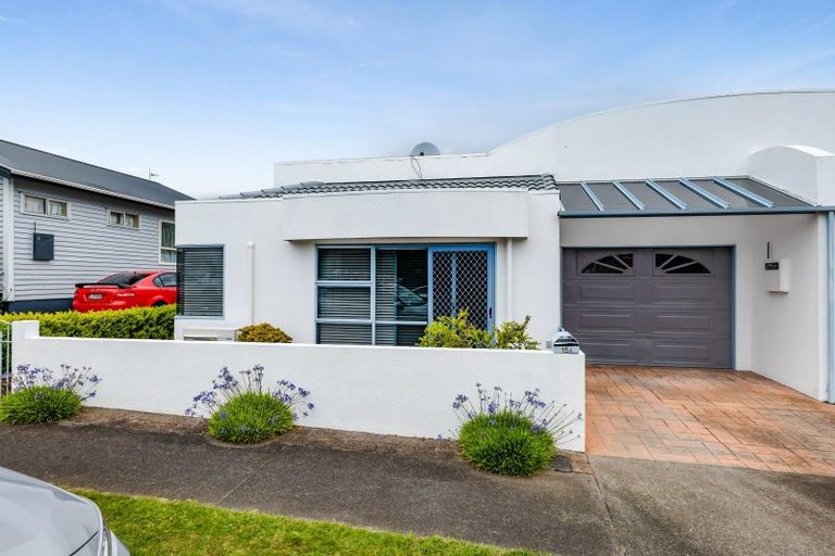 Photo of property in 15a Bulteel Street, New Plymouth, 4310