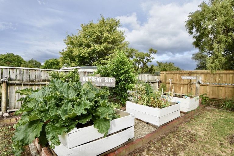 Photo of property in 2 Mckenzie Terrace, Carterton, 5713