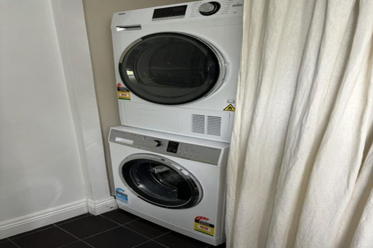 Photo of property in 8 Beach Road, Northcote Point, Auckland, 0627