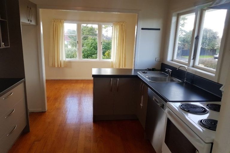 Photo of property in 42 Durham Street, Te Atatu Peninsula, Auckland, 0610