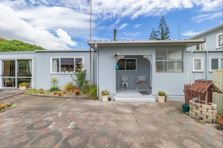 Photo of property in 5 Ngatiawa Street, Himatangi Beach, Foxton, 4891