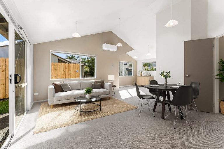 Photo of property in 2/372 Whangaparaoa Road, Stanmore Bay, Whangaparaoa, 0932