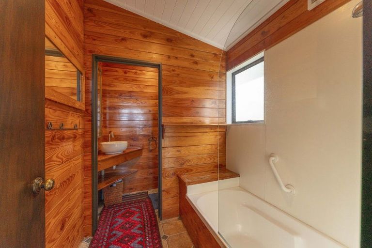 Photo of property in 18 Whakaroa Road, Kinloch, Taupo, 3385