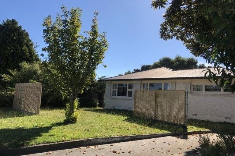 Photo of property in 4 Gladson Avenue, Sockburn, Christchurch, 8042