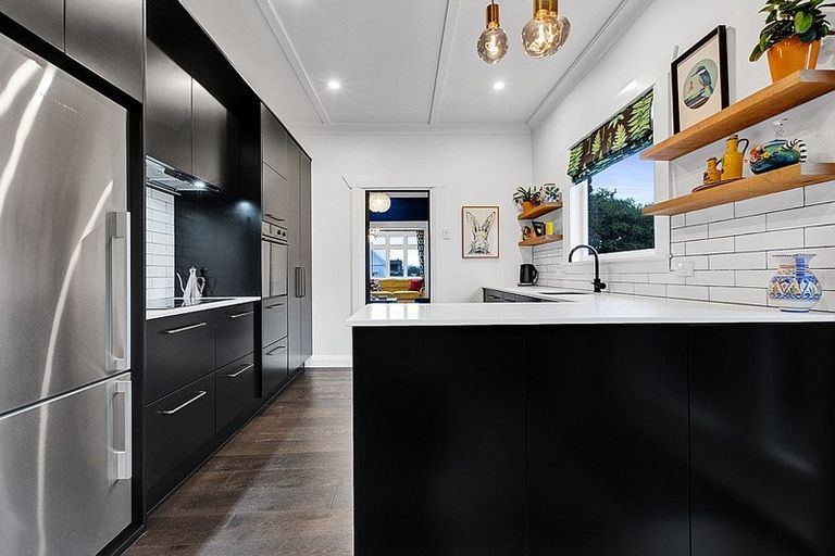 Photo of property in 20 Wallace Place, Westown, New Plymouth, 4310