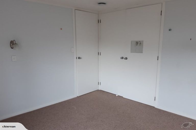 Photo of property in 1/109a Te Atatu Road, Te Atatu South, Auckland, 0610